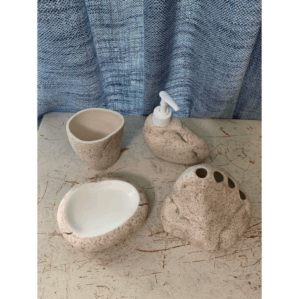 Handcrafted 4 Piece Bathroom Set